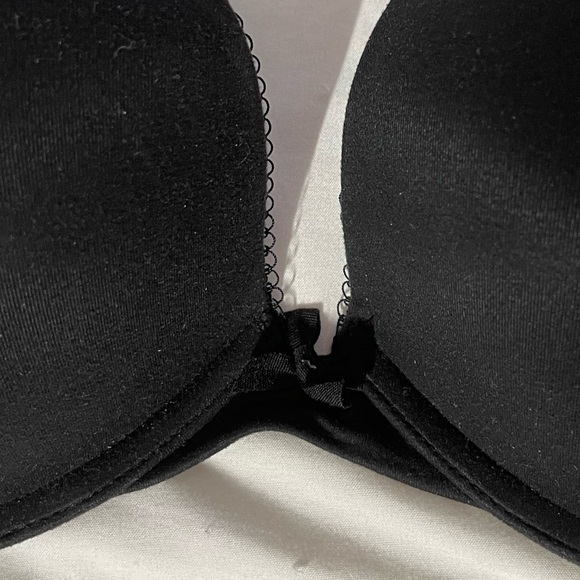 VICTORIA SECRET’S BLACK BRA - Picture 4 of 5